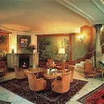 Grand Cravat Hotel