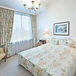 Grand Cravat Hotel