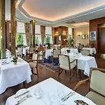 Hotel Grand Cravat