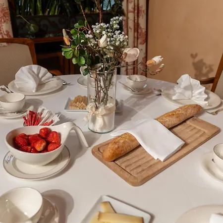 Grand Cravat Hotel