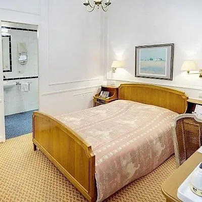 克拉瓦兹大酒店 4*