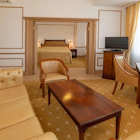 Hotel Grand Cravat 4*