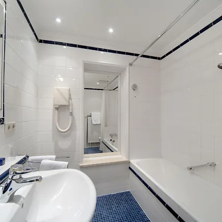 Grand Cravat Hotel 4*