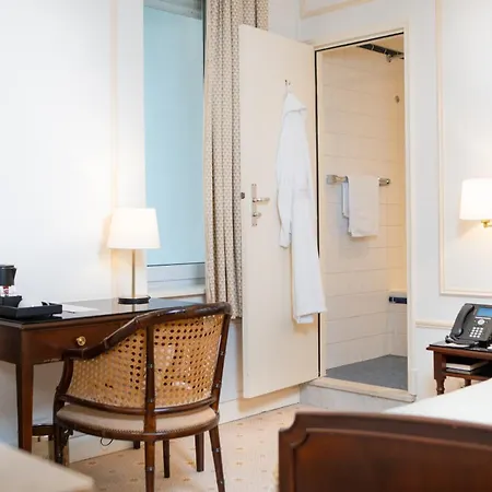 Grand Cravat Hotel
