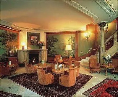 Grand Cravat Hotel