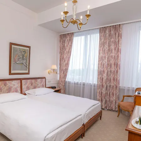 Grand Cravat Hotel 4*