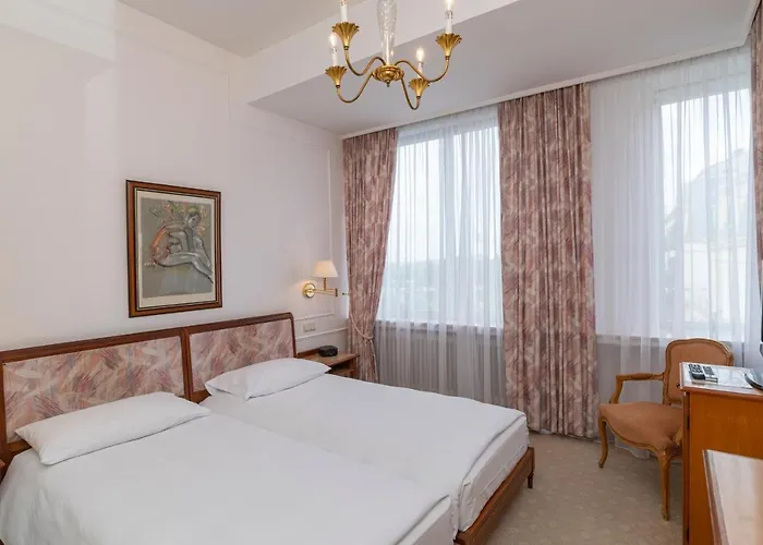 Grand Cravat Hotel 4*